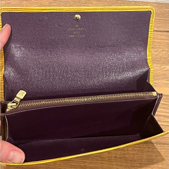 Authentic Louis Vuitton Long Epi Leather Wallet🌷 - Picture 4 of 13
